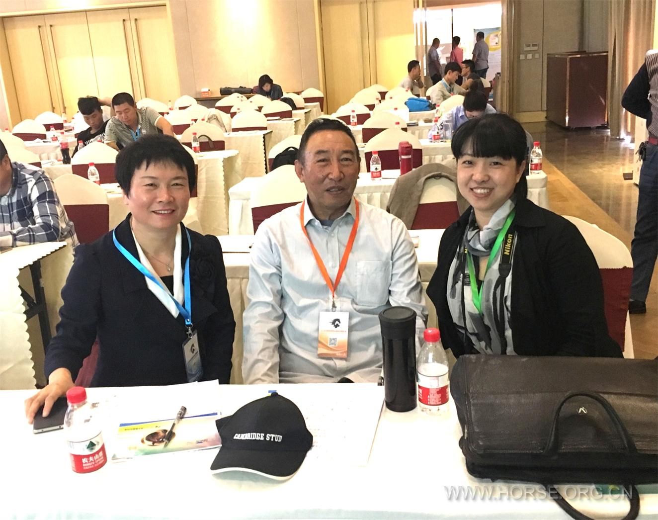 学员、记者与齐教授交流_1(1).jpg