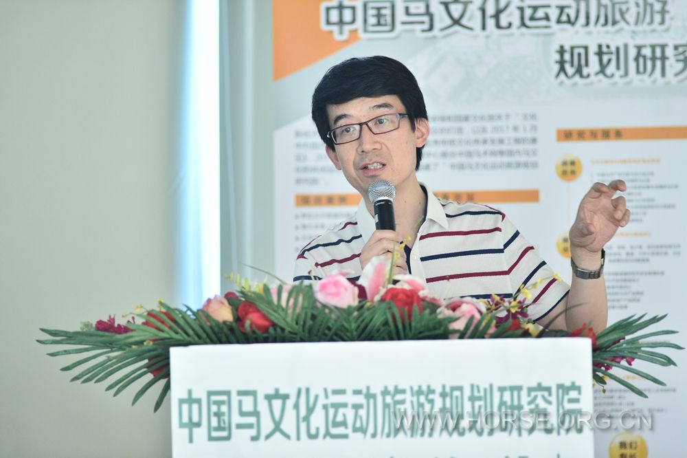 南京大学创意产业研究中心主任、中国特色小镇资深专家周凯先生发表主旨演讲.jpg.jpg