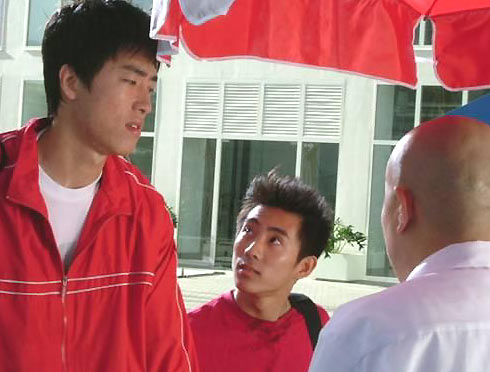 当刘翔遇见姚明 搞笑眼神让人捧腹