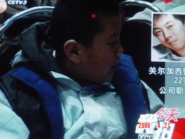 周五21日晚10点CETV-3《看今天》抓拍（电视拍摄没学好）