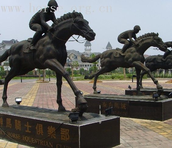 燕姐远到武汉拍滴~！