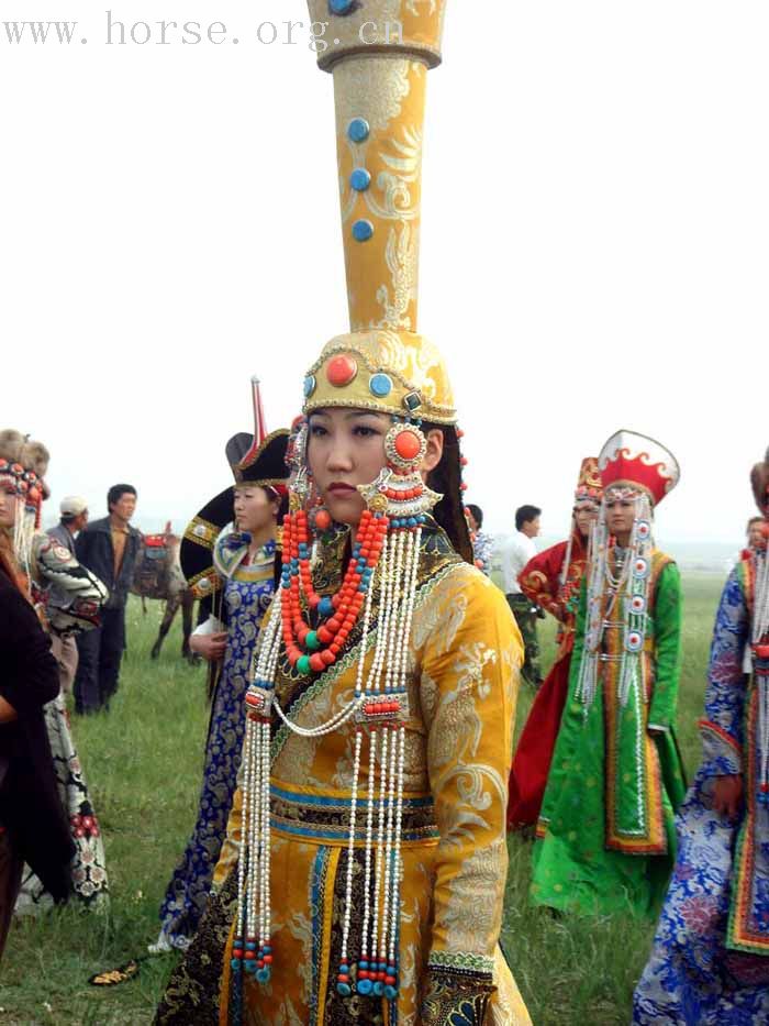 [贴图]★★★全国绕桶冠军赛：花絮之五彩斑斓蒙族艳装