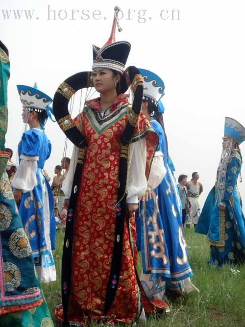 [贴图]★★★全国绕桶冠军赛：花絮之五彩斑斓蒙族艳装