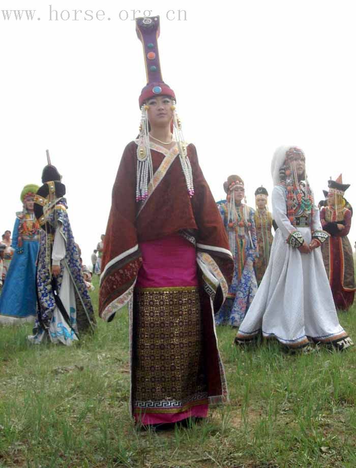 [贴图]★★★全国绕桶冠军赛：花絮之五彩斑斓蒙族艳装