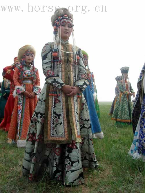 [贴图]★★★全国绕桶冠军赛：花絮之五彩斑斓蒙族艳装