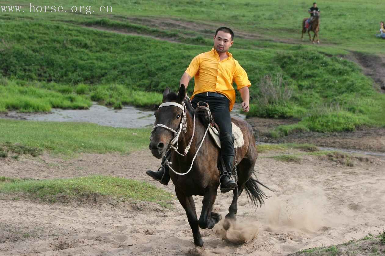 [贴图]来一组过河的坝上情人谷里拍的