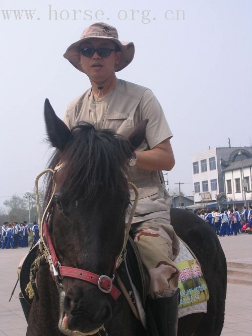 成都大马帮将与成都马主协会举行野骑联谊会及民族歌舞篝火烧烤晚会
