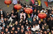 千年古村上演唐代“跑马排”