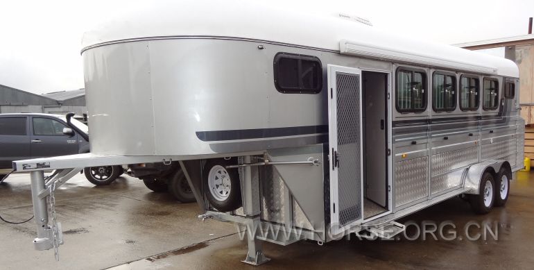 4 horse gooseneck trailer (2).jpg