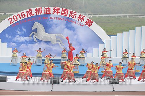 赛前开幕式表演.JPG