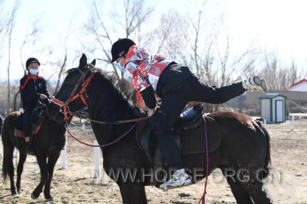 阿勒泰骑马滑雪5.jpg