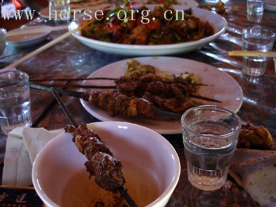 来我家乡伊犁河，请大家品尝锡伯菜
