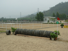 在深圳惠州“柏骏马术会”修建越野障碍赛道是2007年锦标赛的场地