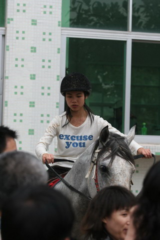 [贴图]071223深圳育马山庄：绕桶及速度赛（2）