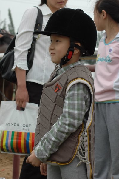 儿童骑马活动
