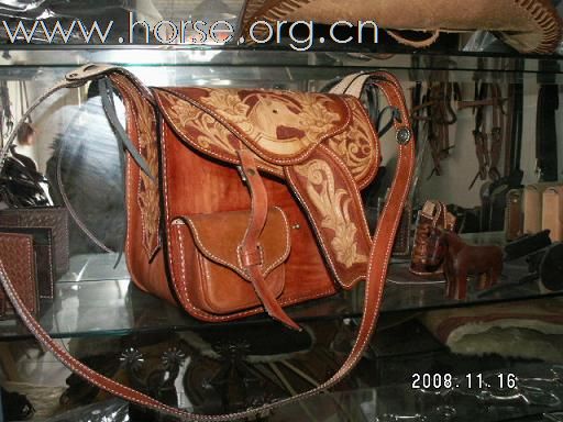 本店可定制各种马术用品（可皮雕），价格适中