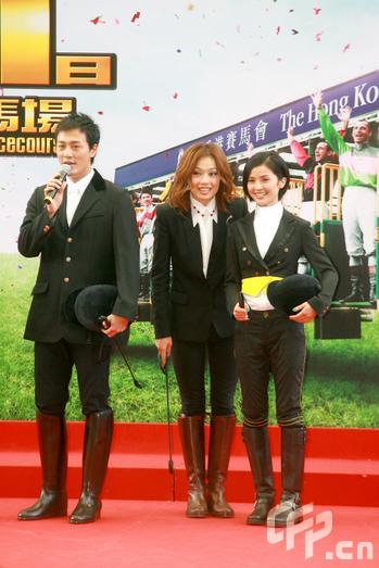 容祖儿阿sa出席奥运活动 化身马术健将