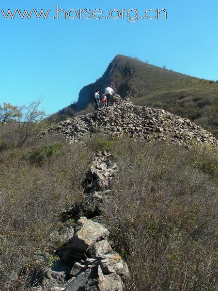 Horseback riding on the Great Wall of Yan? 2 UK Ladies did it!