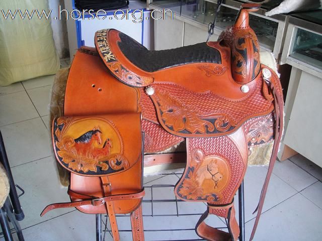 乐阳马具可按您要求定制个性西部雕花鞍具，质量保证