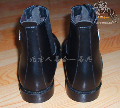 很漂亮实用的冬季棉马靴