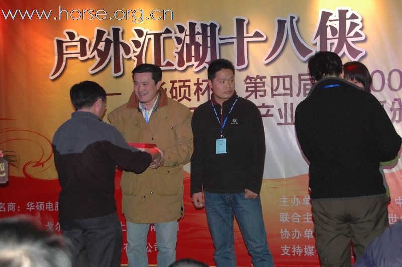 户外江湖十八大侠颁奖典礼，乌拉扎评为“疯子马侠”