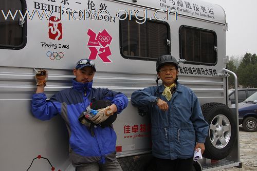 耐力赛外的照片