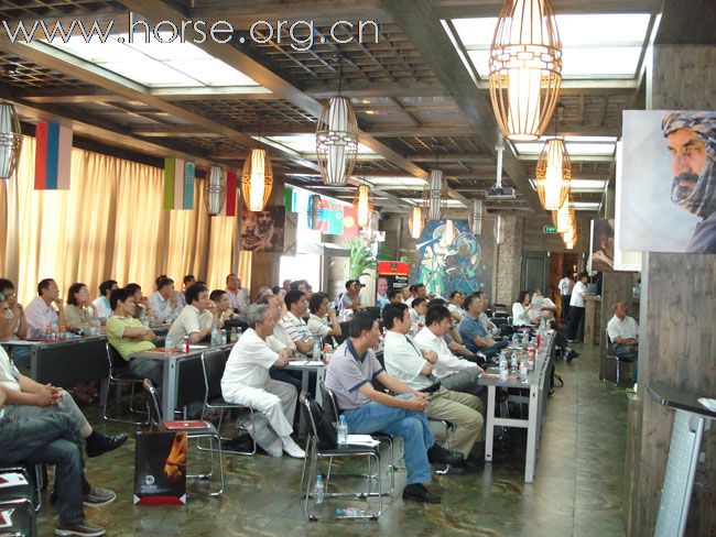 亲历顶着暴乱恐怖隆重召开的新疆马业协会成立大会