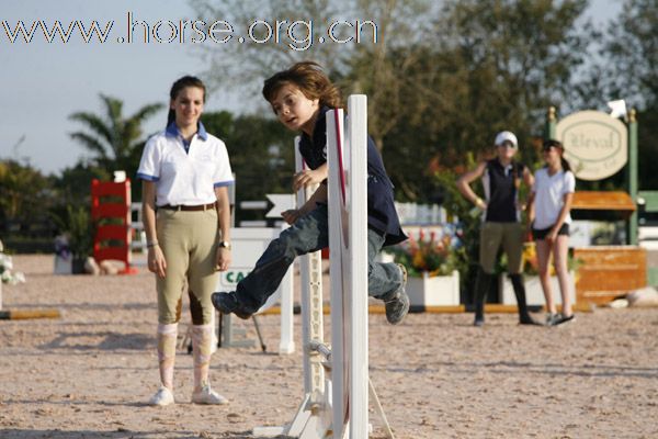 無馬障礙賽 Horseless Horse Show (一)