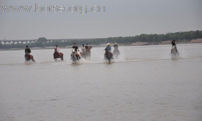 骑马渡黄河