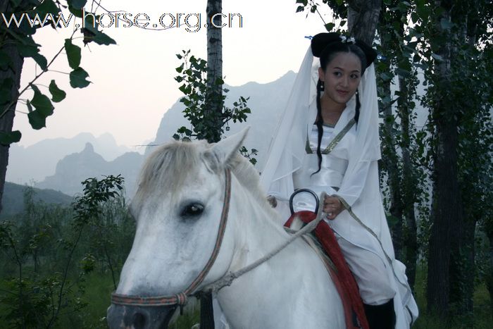征集马背上的汉服英姿图片（从凌儿汉服靓照开始）