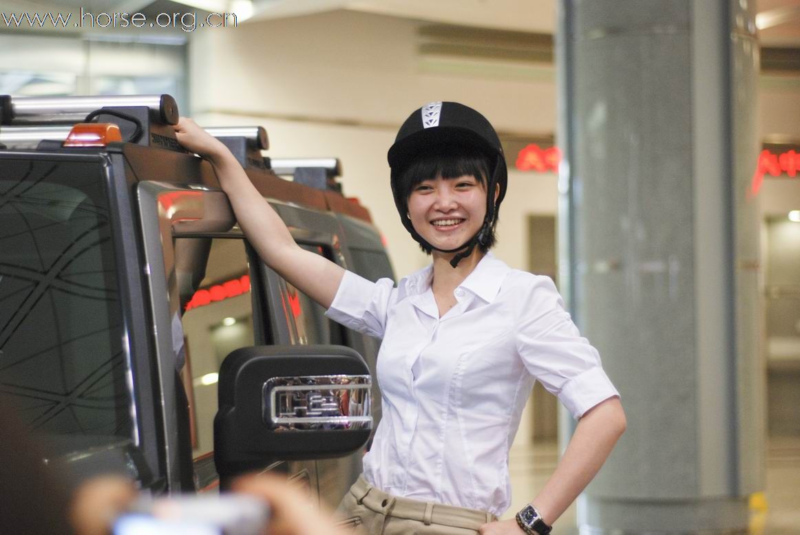 超可爱马模亮相车展