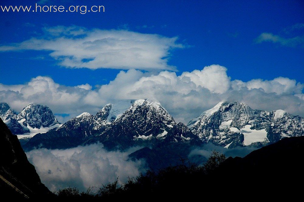 马背上的贡嘎山