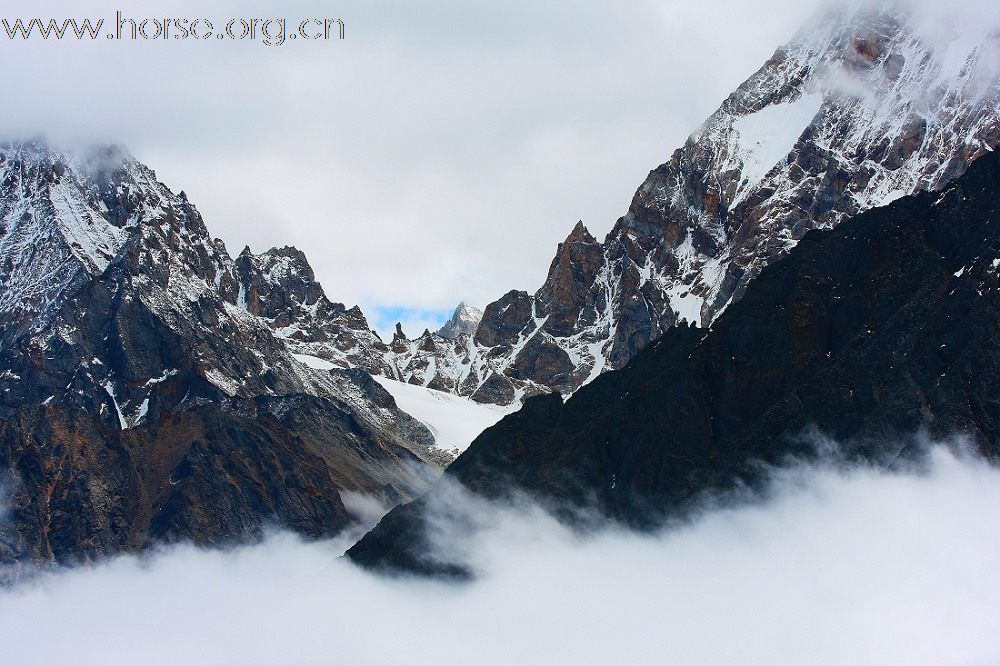 马背上的贡嘎山