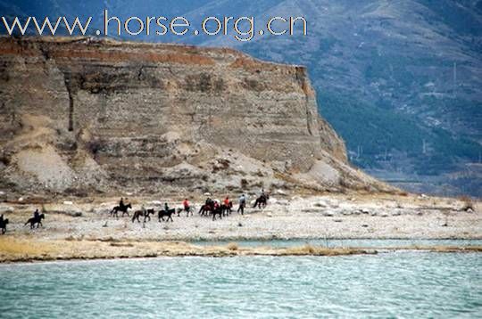 中国马友骑马环官厅水库150公里骑马大穿越