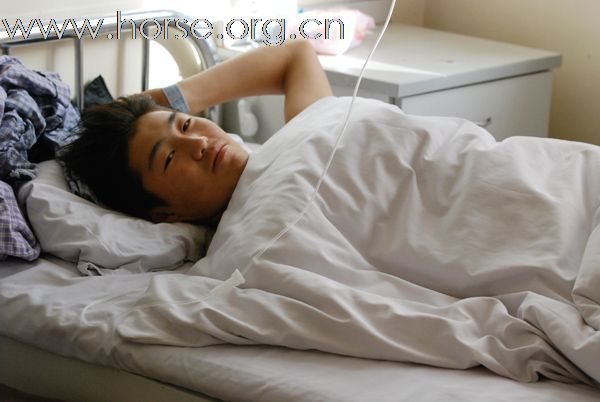 求助：年仅17岁的骑手，正面临着生死的考验！