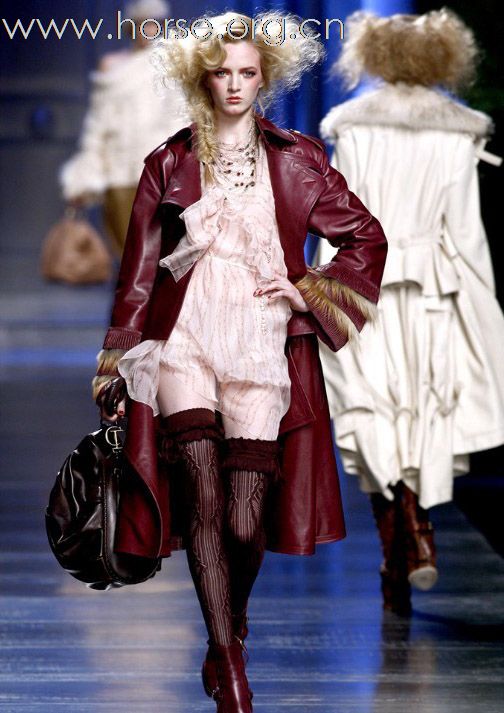 克里斯汀&#8226;迪奥Christian Dior锻造“女骑士”
