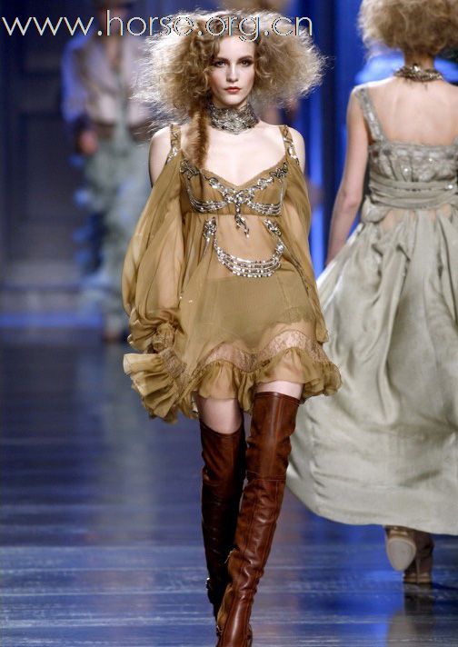 克里斯汀&#8226;迪奥Christian Dior锻造“女骑士”