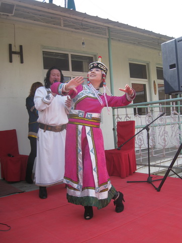 “观世博.欢乐即墨游”青岛市马术协会马术表演赛即将开始