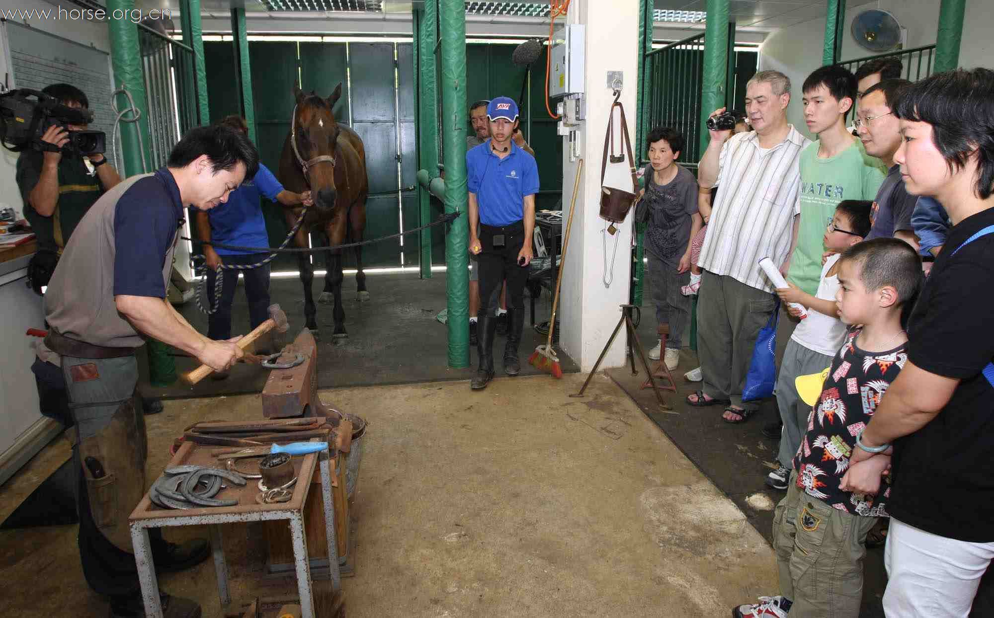 香港賽馬會屯門公眾騎術學校開放日與眾同樂