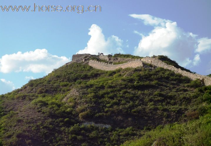 跃马明长城，金樽对明月