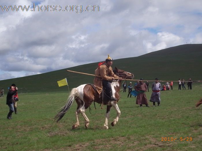 公元2010年春，锡盟转场，全程记录---牧民表演套马篇。