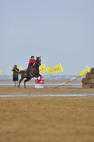 “中铁.青岛中心”杯2010年青岛全国沙滩马术绕桶及耐力赛圆满结束