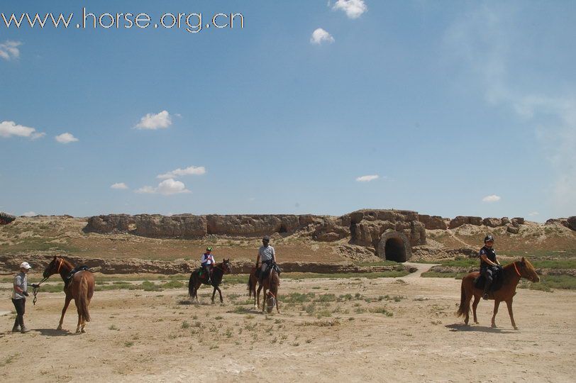 古代要塞废墟，藏兵洞：银川耐力赛报到验马