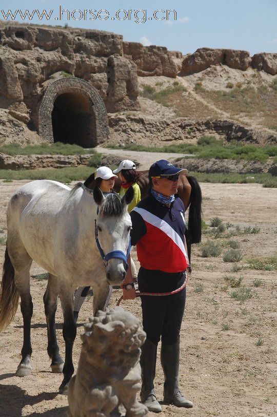 古代要塞废墟，藏兵洞：银川耐力赛报到验马