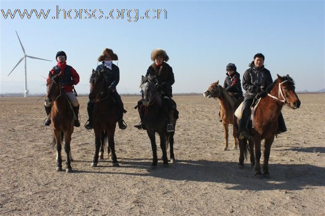 冬天和几个哥们一起骑马
