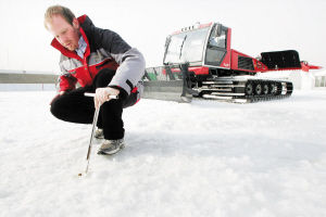 亚洲首个雪地马球赛后天开战-15号