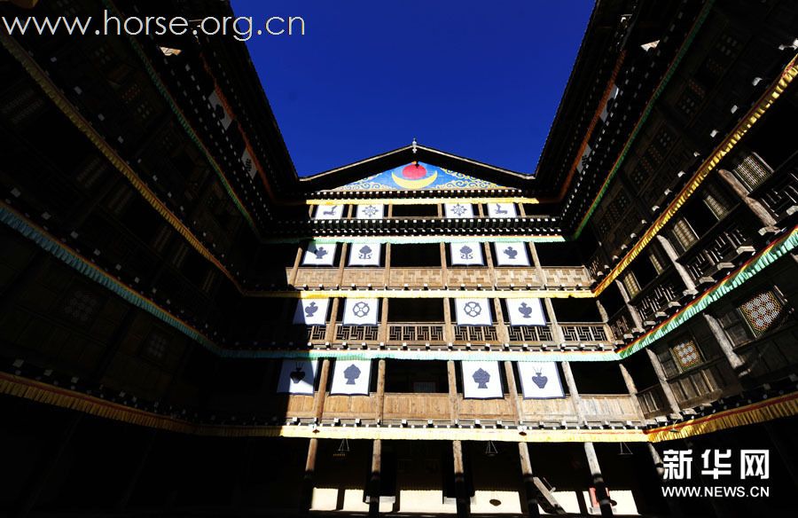 马尔康县更巴美多寺开光
