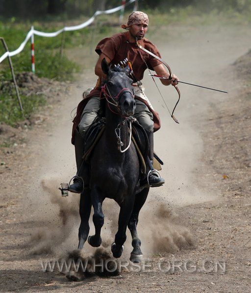 2012-08-31T192517Z_518523839_GM1E89108NB01_RTRMADP_3_EQUESTRIAN-ARCHERY.jpg