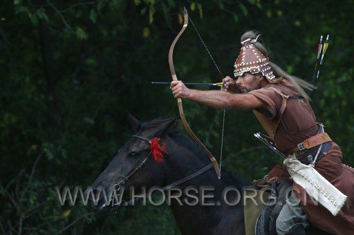 2012-08-31T192643Z_2072006075_GF2E88V1HUU01_RTRMADP_3_EQUESTRIAN-ARCHERY.jpg