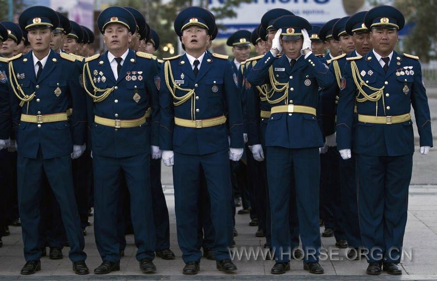 蒙古士兵在蒙古乌兰巴托的苏赫巴特广场 (1).jpg